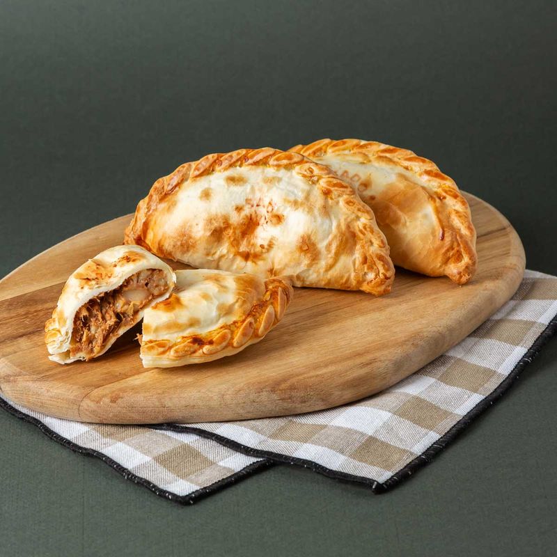 Empanada-de-rostit-i-provolone-Domenico