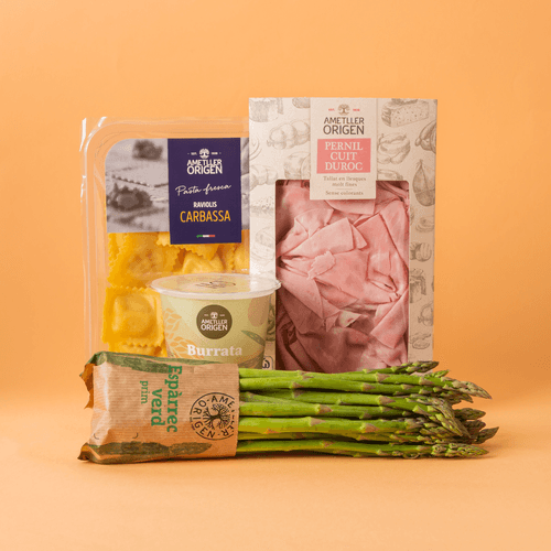 Lote de raviolis, jamón, burrata y espárragos