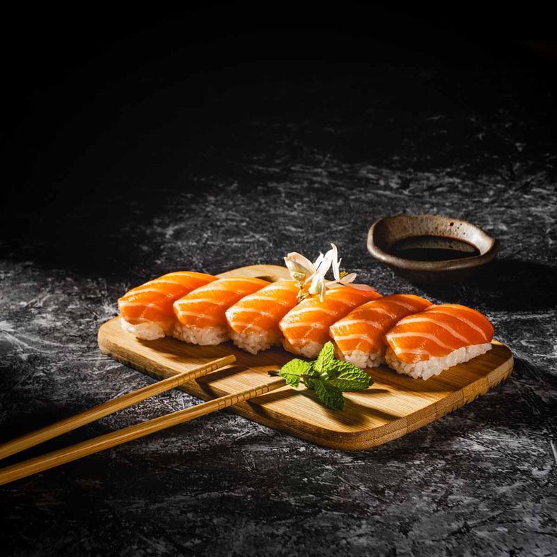 18040-nigiri-salmon.jpg