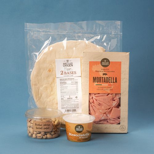 Lote de pizza con stracciatella y mortadela